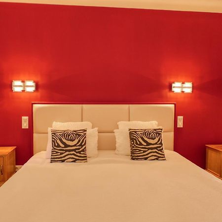Le Hameau Fleur De Pierres , Chambre , Gite Et Table D'Hotes Murs  Esterno foto