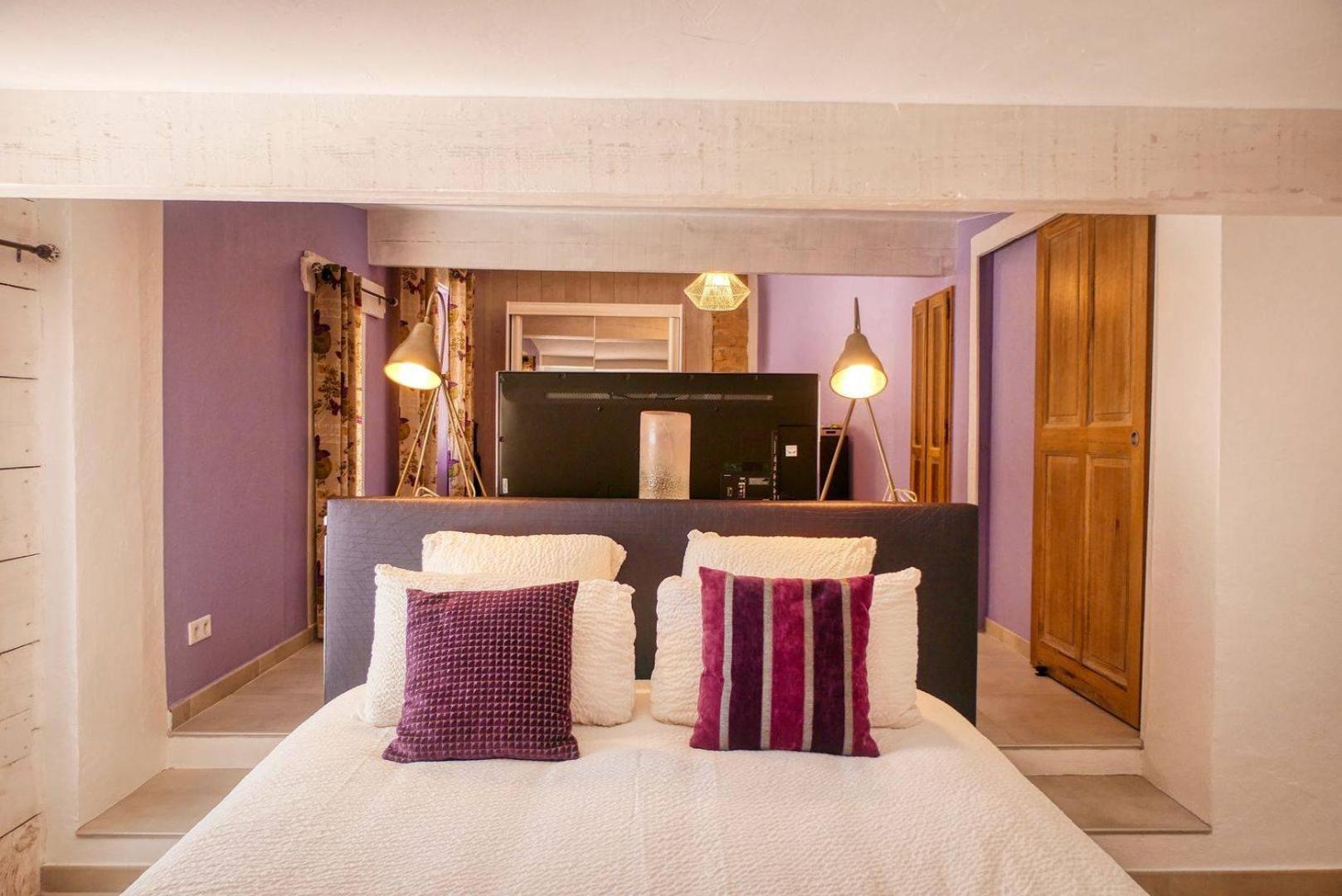 Le Hameau Fleur De Pierres , Chambre , Gite Et Table D'Hotes Murs  Esterno foto