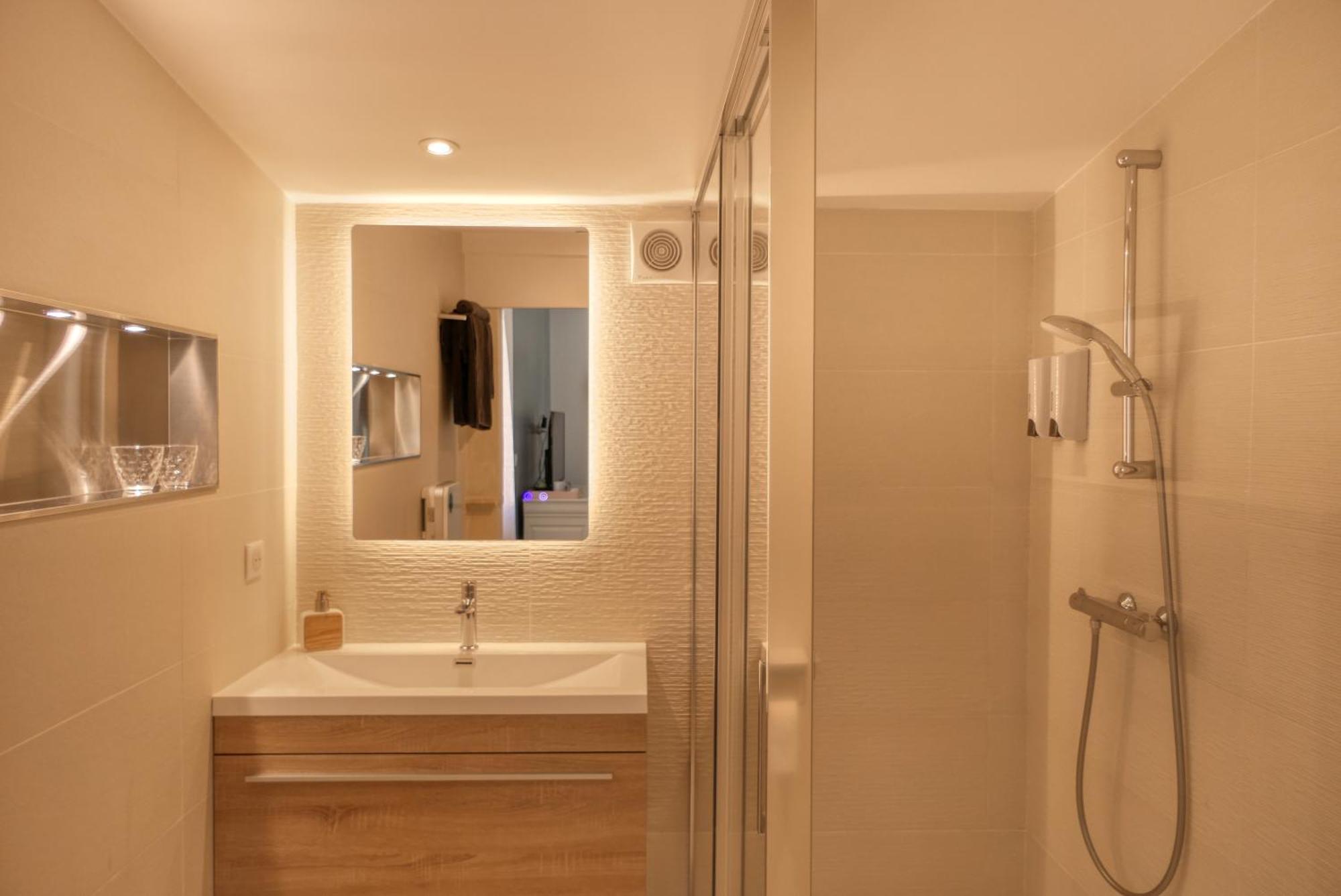 Le Hameau Fleur De Pierres , Chambre , Gite Et Table D'Hotes Murs  Esterno foto