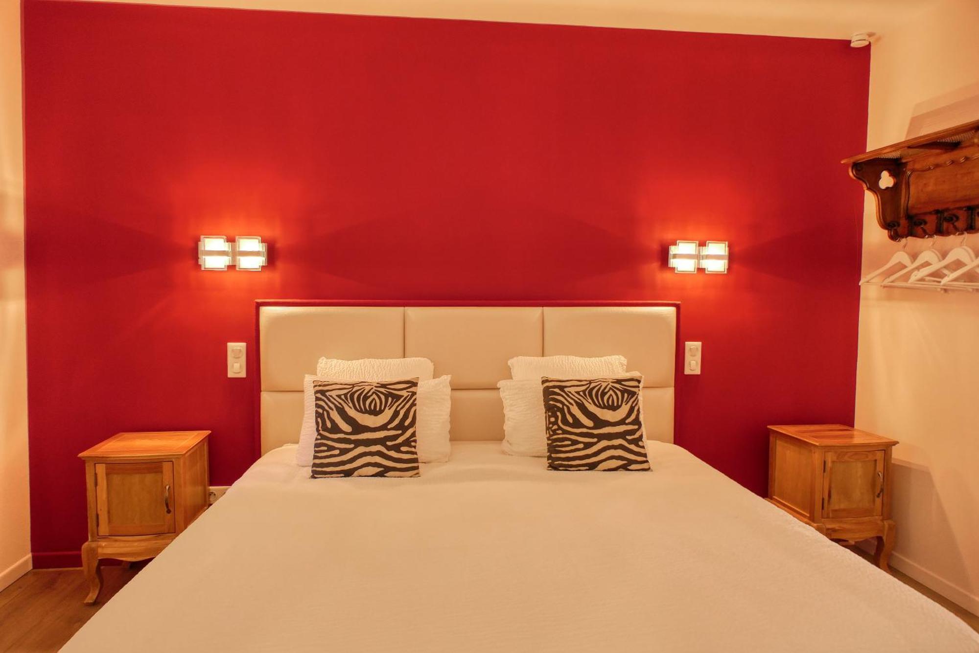 Le Hameau Fleur De Pierres , Chambre , Gite Et Table D'Hotes Murs  Esterno foto