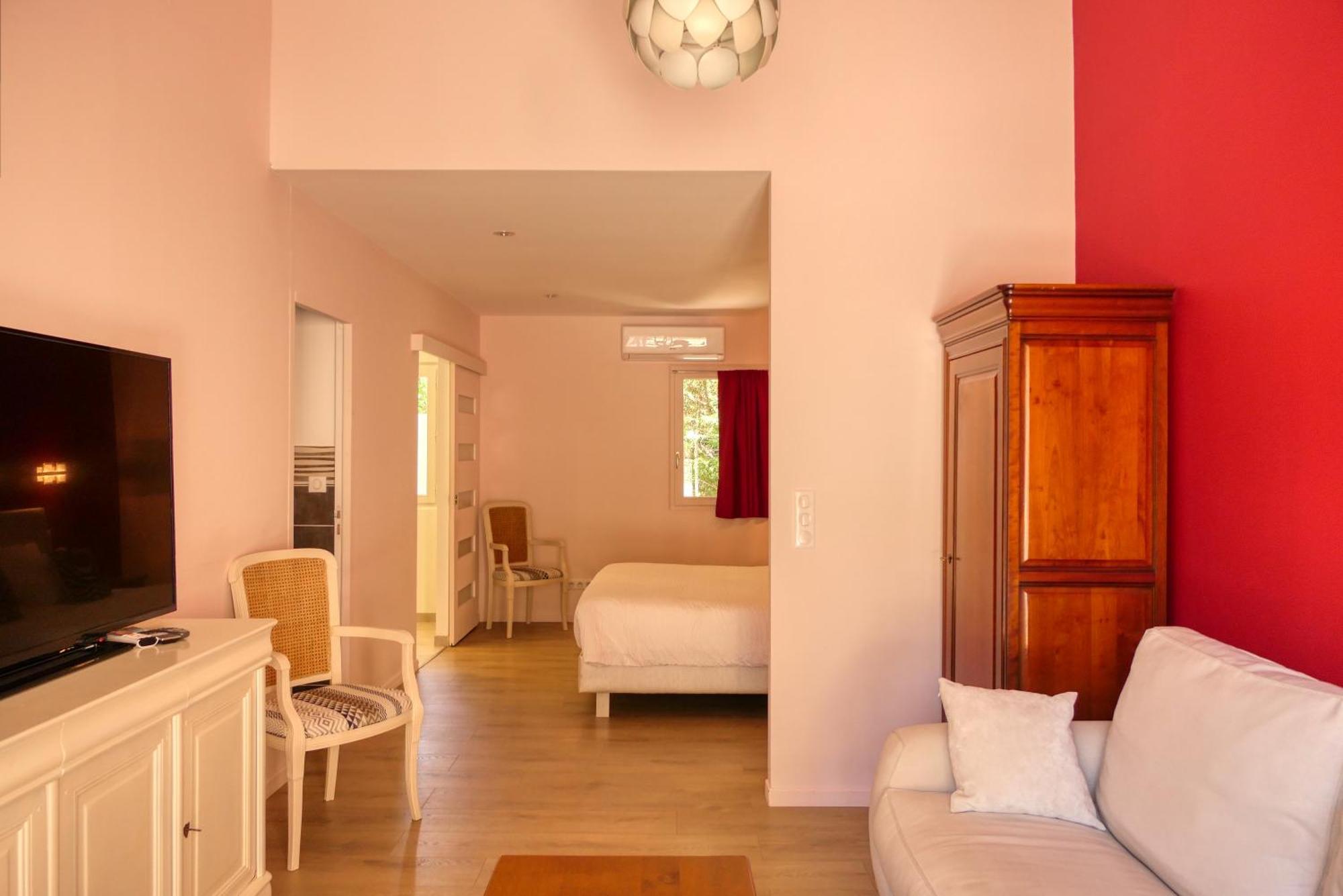 Le Hameau Fleur De Pierres , Chambre , Gite Et Table D'Hotes Murs  Esterno foto