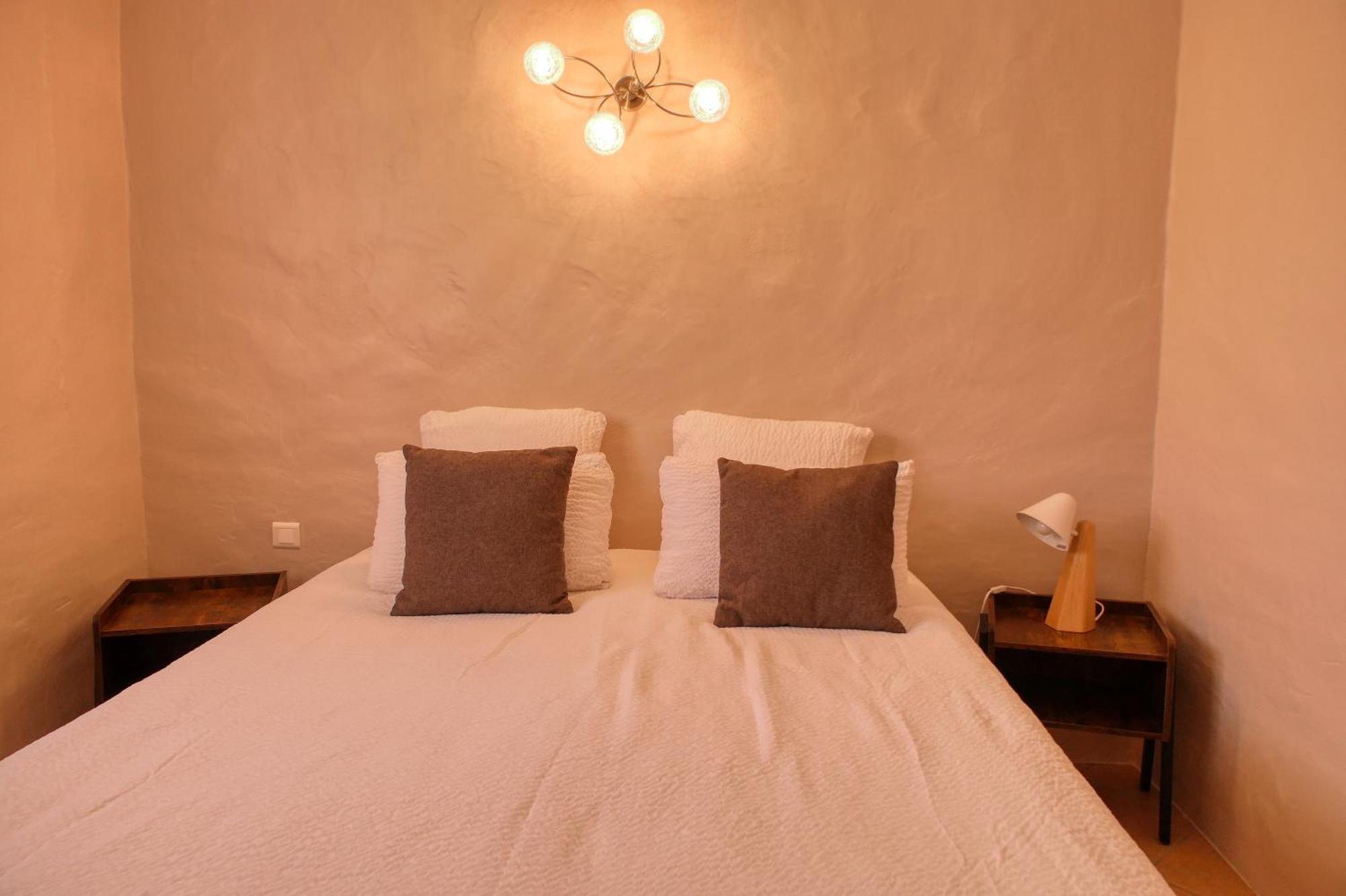 Le Hameau Fleur De Pierres , Chambre , Gite Et Table D'Hotes Murs  Esterno foto