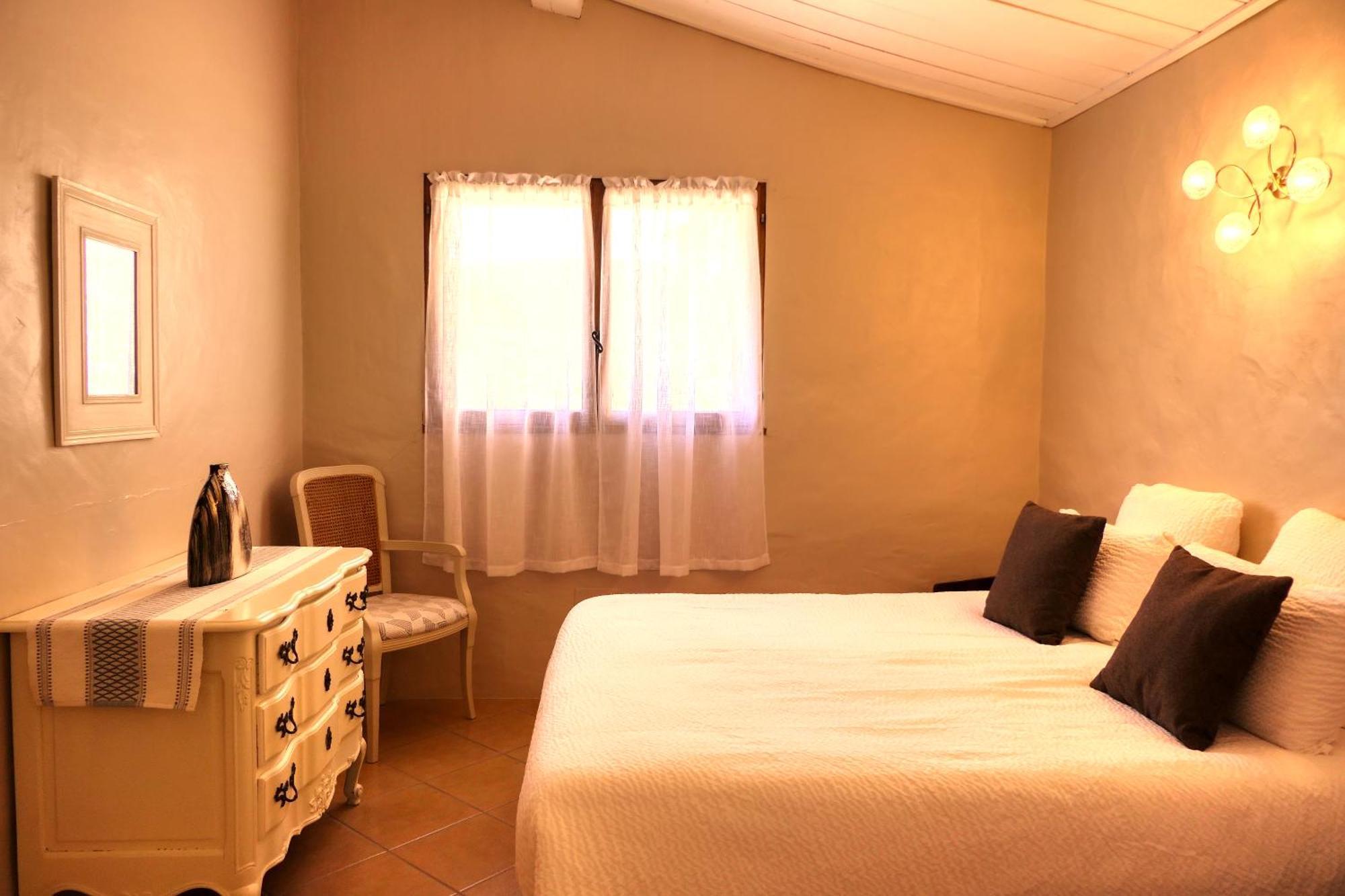 Le Hameau Fleur De Pierres , Chambre , Gite Et Table D'Hotes Murs  Esterno foto