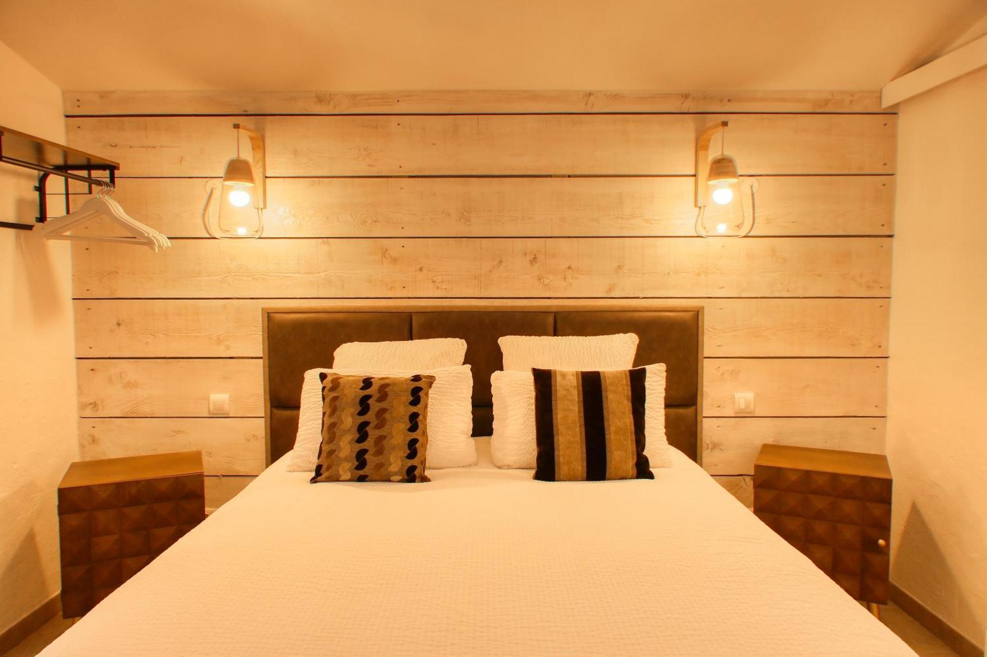 Le Hameau Fleur De Pierres , Chambre , Gite Et Table D'Hotes Murs  Esterno foto