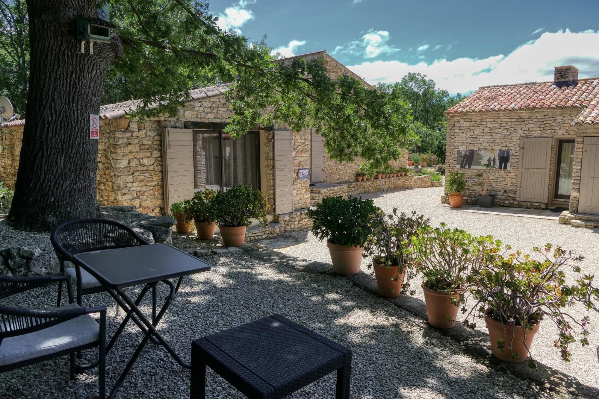 Le Hameau Fleur De Pierres , Chambre , Gite Et Table D'Hotes Murs  Esterno foto