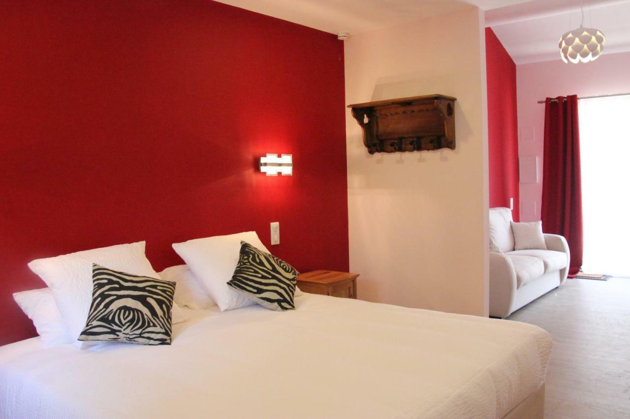 Le Hameau Fleur De Pierres , Chambre , Gite Et Table D'Hotes Murs  Esterno foto