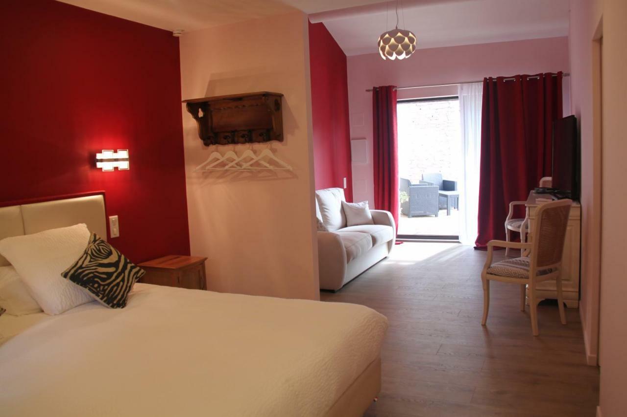 Le Hameau Fleur De Pierres , Chambre , Gite Et Table D'Hotes Murs  Esterno foto