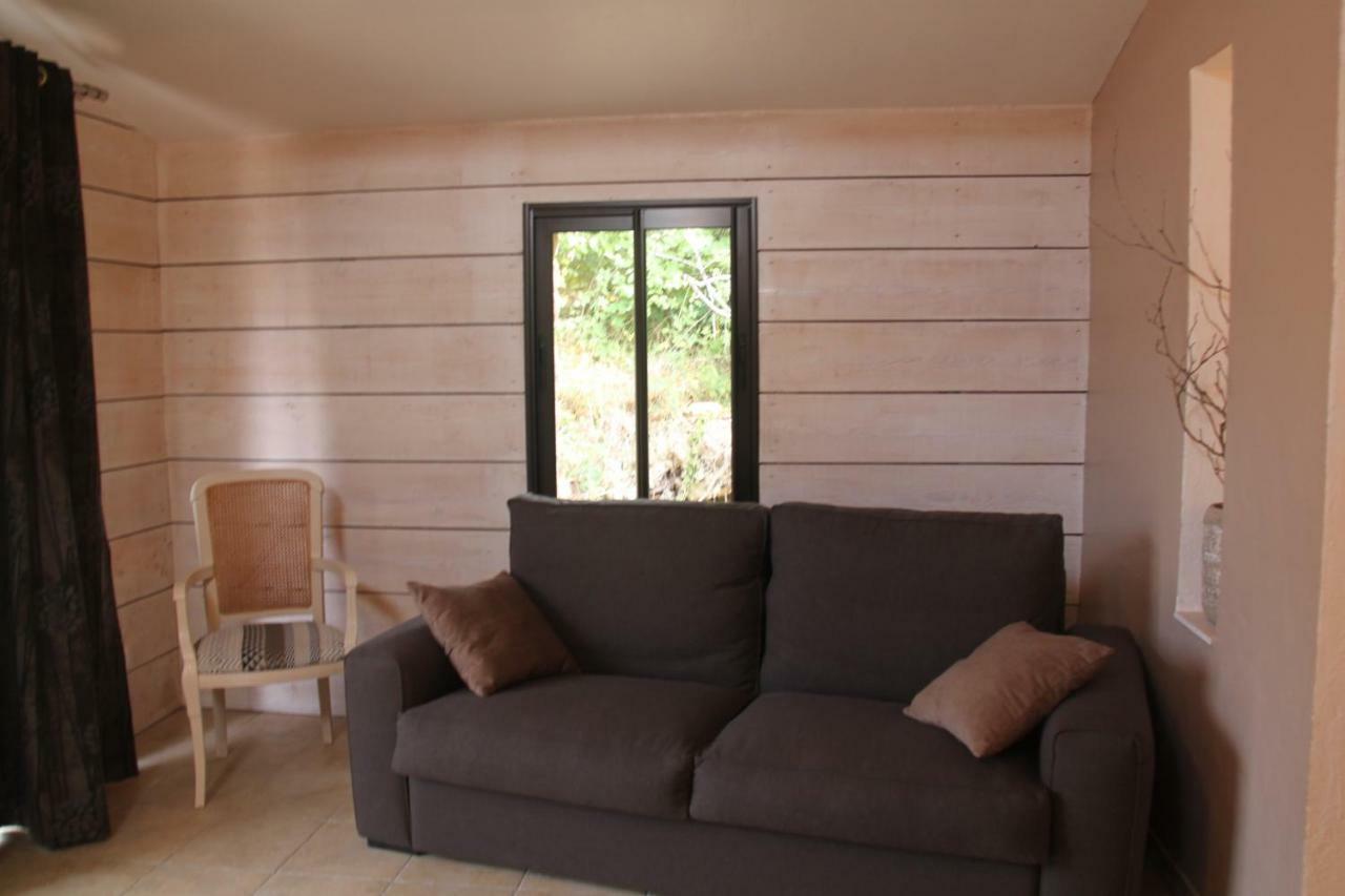 Le Hameau Fleur De Pierres , Chambre , Gite Et Table D'Hotes Murs  Esterno foto