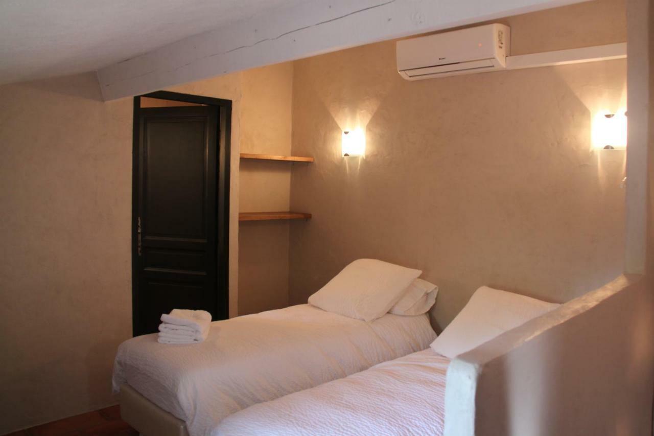 Le Hameau Fleur De Pierres , Chambre , Gite Et Table D'Hotes Murs  Esterno foto