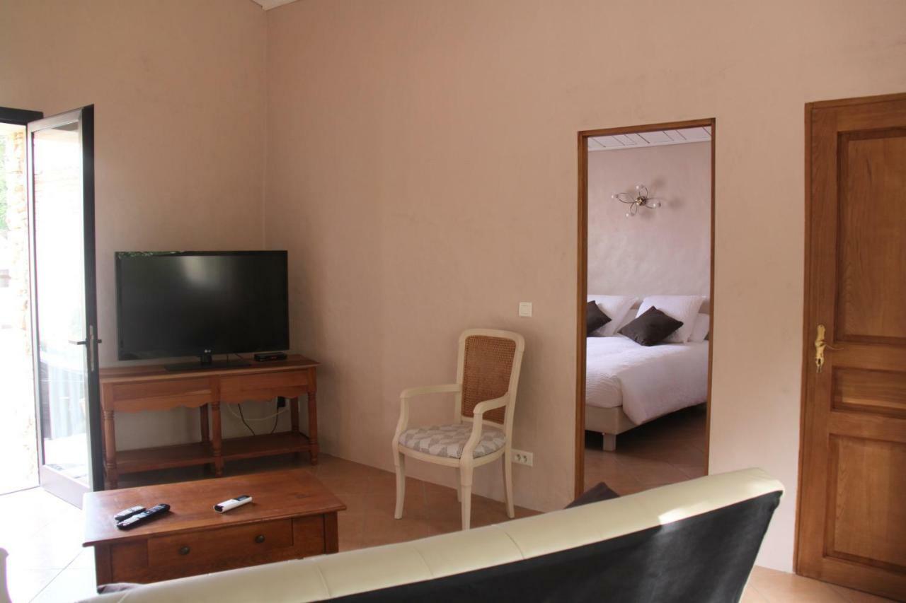 Le Hameau Fleur De Pierres , Chambre , Gite Et Table D'Hotes Murs  Esterno foto